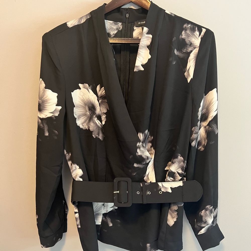 Le Chateau New. Chiffon black floral blouse w belt